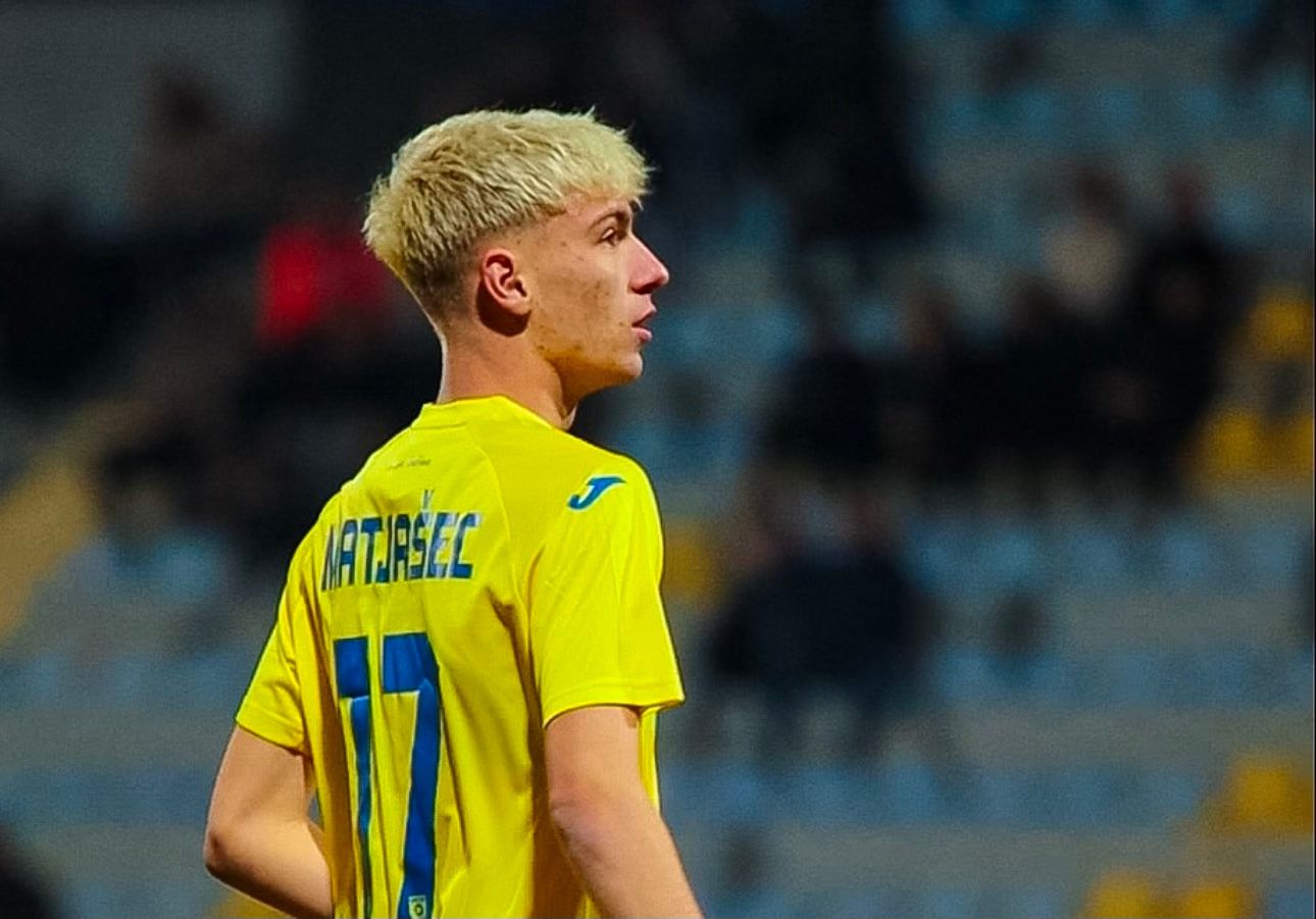Miha Matjašec ob podpisu pogodbe z RedBull Salzburg